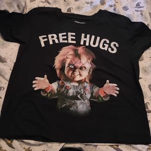 Chucky doll 'Free Hugs' crop tee